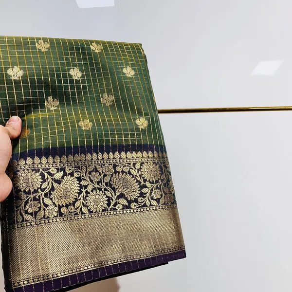 Green_With_Gold_Zari_Work_And_Traditional_Border_Silk_Saree_For_Women