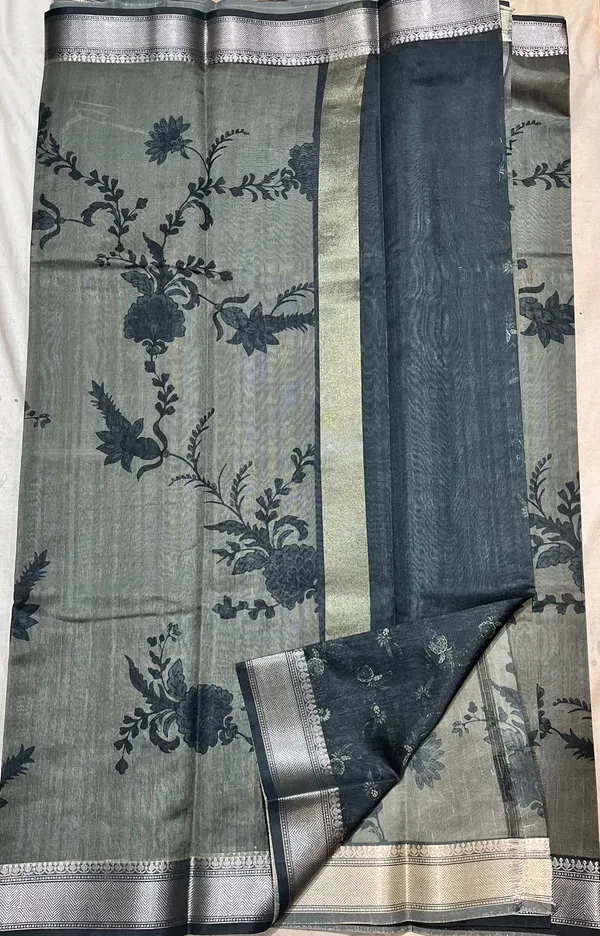Grey_Floral_Print_With_Contrasting_Border_And_Pallu_Silk_Saree_For_Women