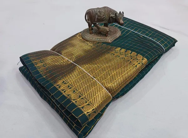 Dark_Green_Kanchipuram_With_Golden_Zari_Border_Silk_Saree_For_Women