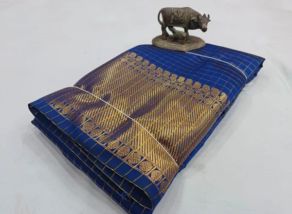 Blue_Traditional_Kanjivaram_With_Golden_Zari_Border_Silk_Saree_For_Women