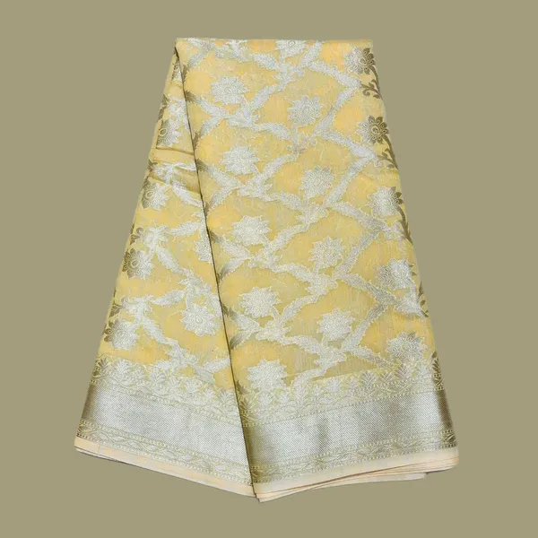 Yellow_And_Silver_Elegant_Woven_With_Floral_Motifs_Silk_Saree_For_Women