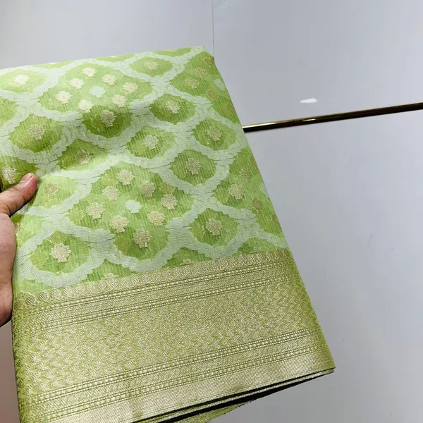 Green_Banarasi_With_Golden_Border_And_Woven_Pattern_Silk_Saree_For_Women