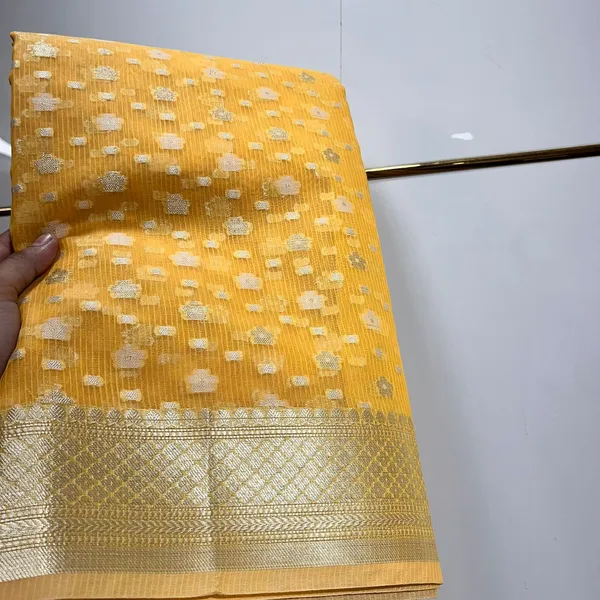 Yellow_Traditional_With_Golden_Zari_Weaving_And_Border_Silk_Saree_For_Women