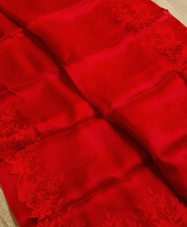 Red_Vibrant_With_Floral_Jacquard_Work_Silk_Saree_For_Women