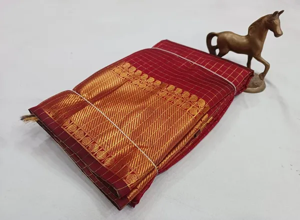 Red_And_Gold_Traditional_Zari_Checkered_Silk_Saree_For_Women