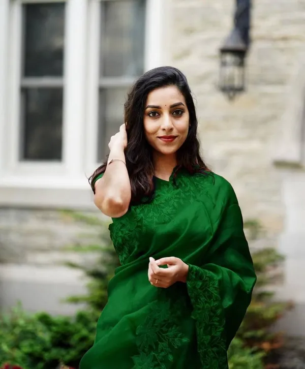 Elegant_Green_Embroidered_With_Blouse_Piece_Silk_Saree_For_Women