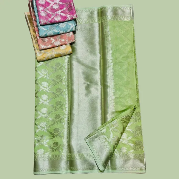 Green_Banarasi_With_Golden_Zari_Weave_And_Blouse_Piece_Silk_Saree_For_Women