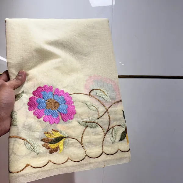 Cream_Embroidered_Floral_Table_Runner_With_Scalloped_Edges_Silk_Saree_For_Women