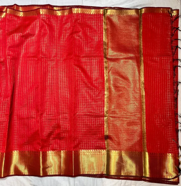 Red_And_Gold_Traditional_Zari_Checkered_Silk_Saree_For_Women