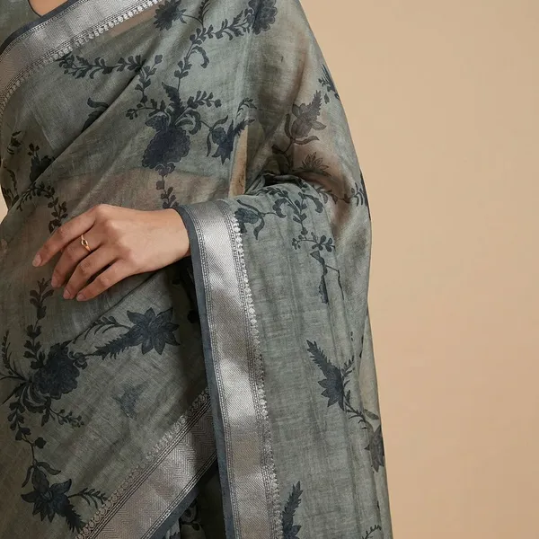 Grey_Floral_Print_With_Contrasting_Border_And_Pallu_Silk_Saree_For_Women