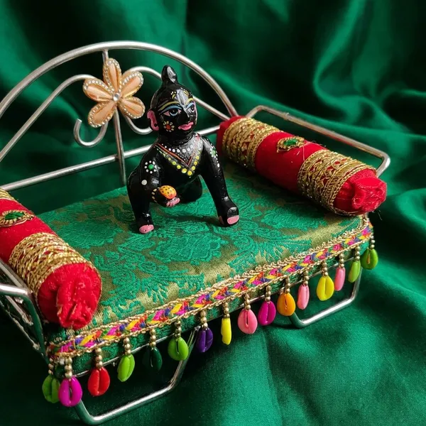 Decorative_Pooja_Tray_Set_With_Deity_Idol_Cushioned_Accessories_For_Pooja_Decoration
