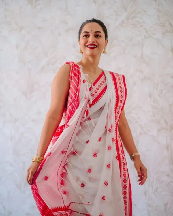 White_&_Red_Handloom_Premium_Quality_Pure_Cotton_Saree_for_Women_With_Blouse_Piece