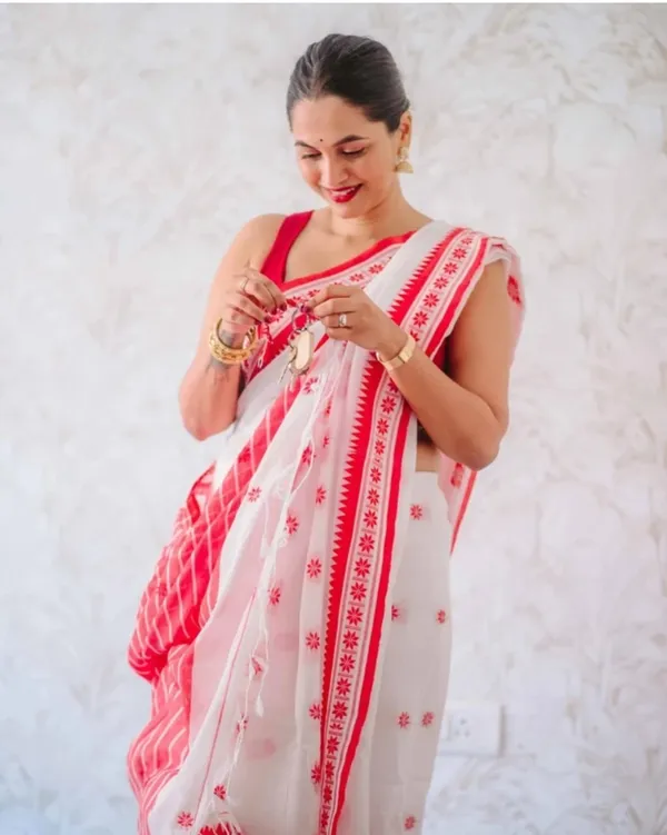 White_&_Red_Handloom_Premium_Quality_Pure_Cotton_Saree_for_Women_With_Blouse_Piece