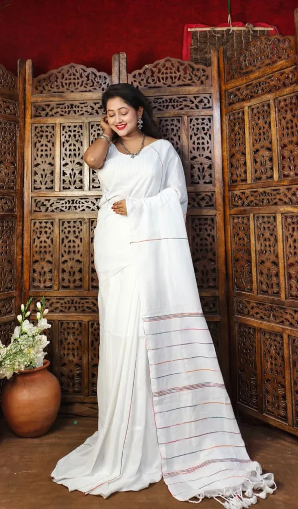 White_Premium_Handloom_Cotton_Khes_Saree_For_Women_With_Running_Blouse