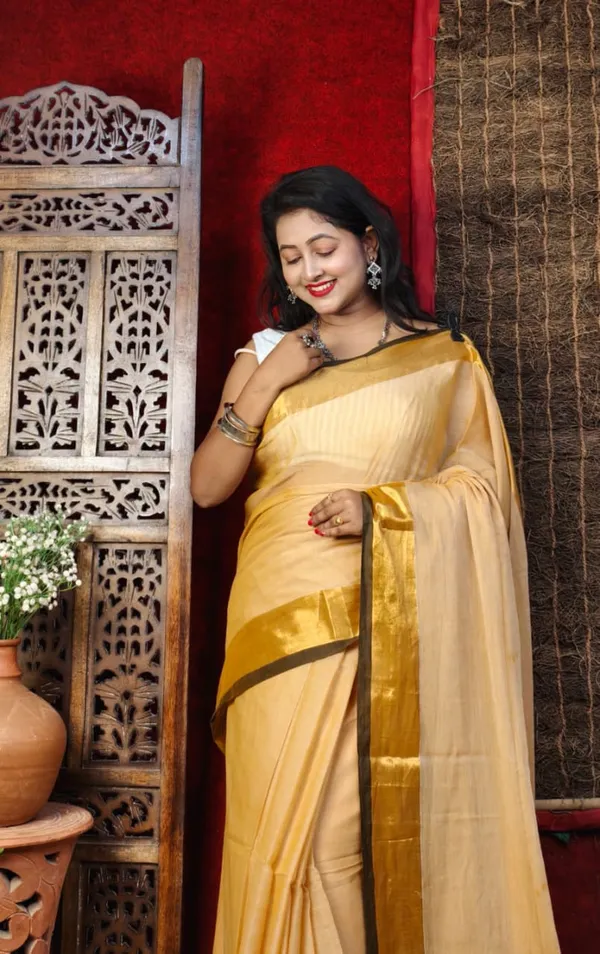 Handloom_Premium_Quality_Light_Weight_Soft_Mull_Cotton_Saree_for_Women