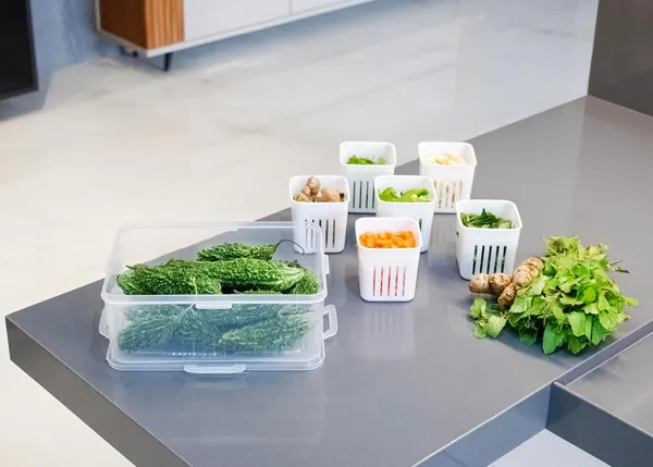 Grid_Fridge_Storage_Box_With_Draining_Function_Freezer_Storage_Container_For_Vegetables_Fruits_And_Food_Items_Space_Saving_Kitchen_Organizer