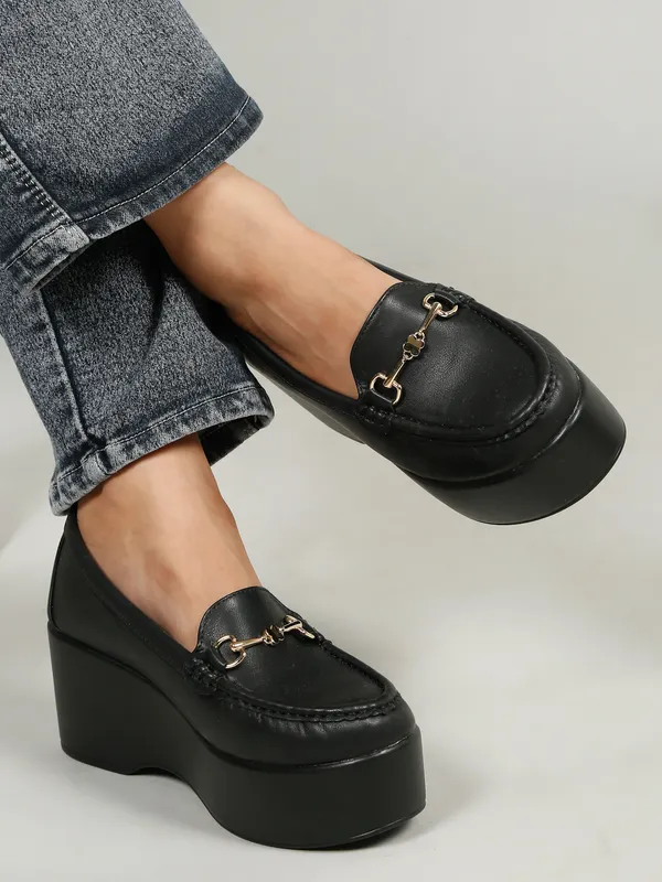 Black_Synthetic_Leather_Loafers_For_Women_And_Girls