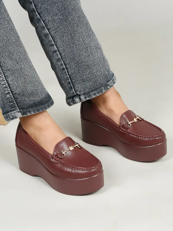 Maroon_Synthetic_Leather_Loafers_For_Women_And_Girls