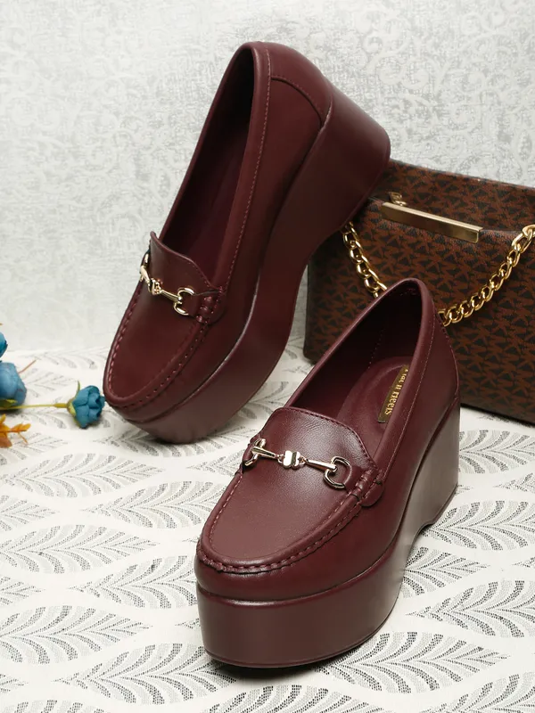 Maroon_Synthetic_Leather_Loafers_For_Women_And_Girls