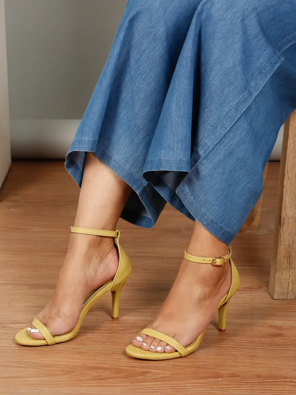 Yellow_Synthetic_Leather_Stilletoes_Heels_Pumps_Sandal_For_Women_And_Girls