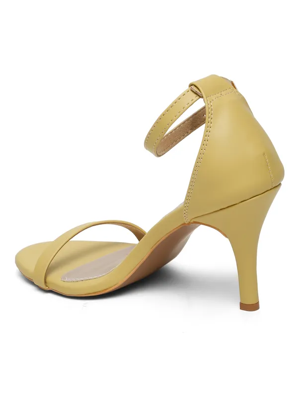 Yellow_Synthetic_Leather_Stilletoes_Heels_Pumps_Sandal_For_Women_And_Girls