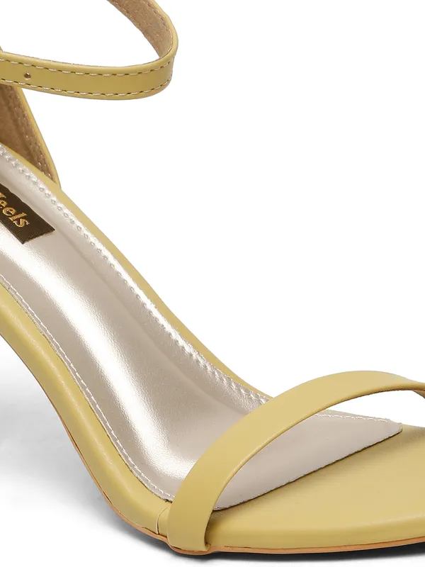 Yellow_Synthetic_Leather_Stilletoes_Heels_Pumps_Sandal_For_Women_And_Girls