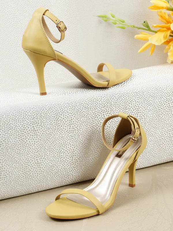 Yellow_Synthetic_Leather_Stilletoes_Heels_Pumps_Sandal_For_Women_And_Girls