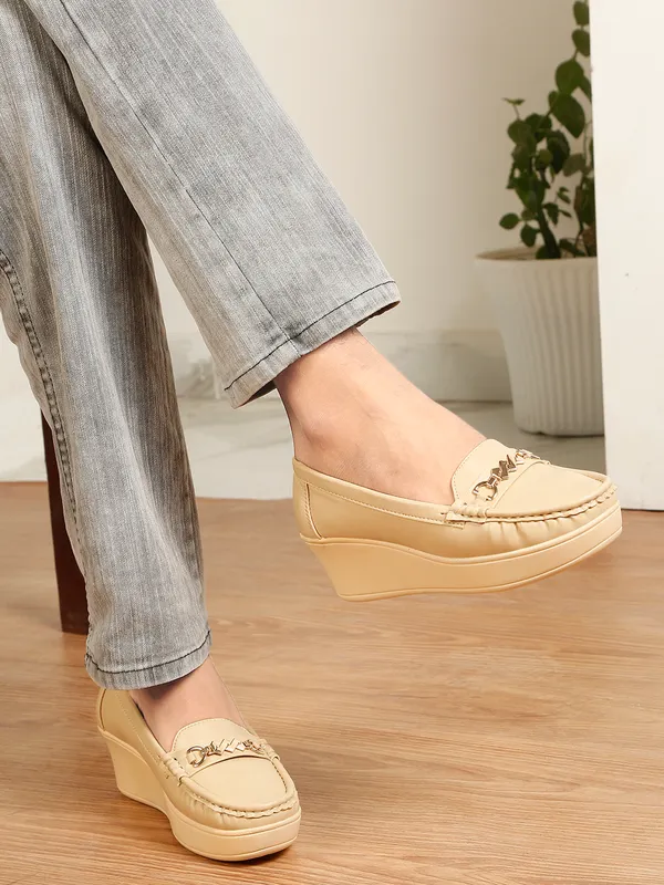 Beige_Synthetic_Leather_Loafers_For_Women_And_Girls