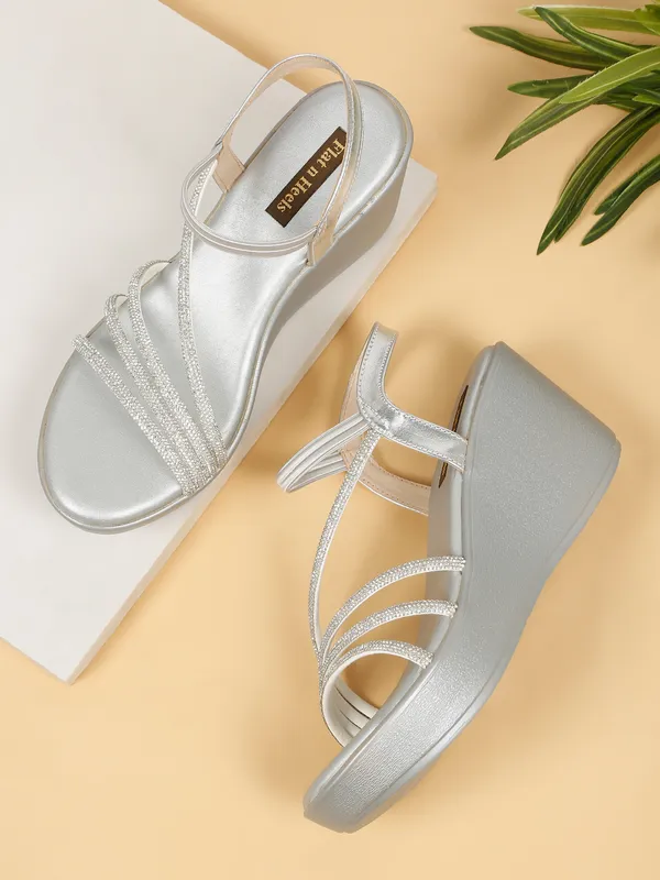 Silver_Synthetic_Leather_Wedge_Heels_Sandal_For_Women_And_Girls