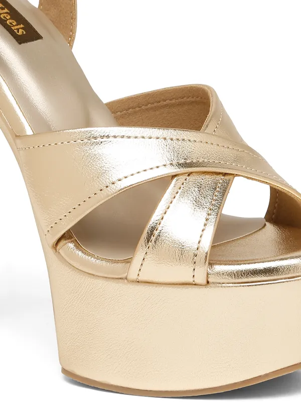 Gold_Synthetic_Leather_Block_Heels_Pumps_Sandal_For_Women_And_Girls