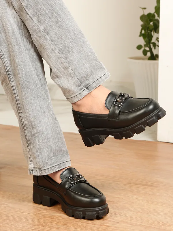 Black_Synthetic_Leather_Loafers_For_Women_And_Girls