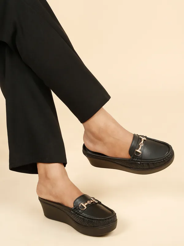 Black_Synthetic_Leather_Loafers_For_Women_And_Girls