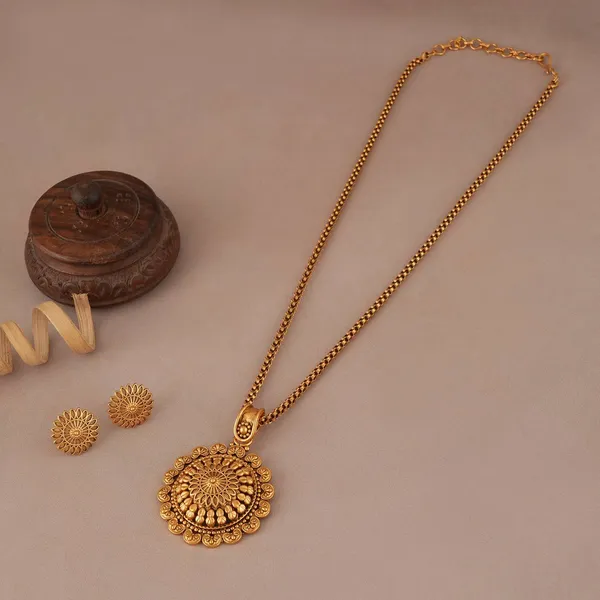 Micro_Gold_Plated_AD_Diamond_Studded_Fancy_Oval_Pendant_Set_with_Chain