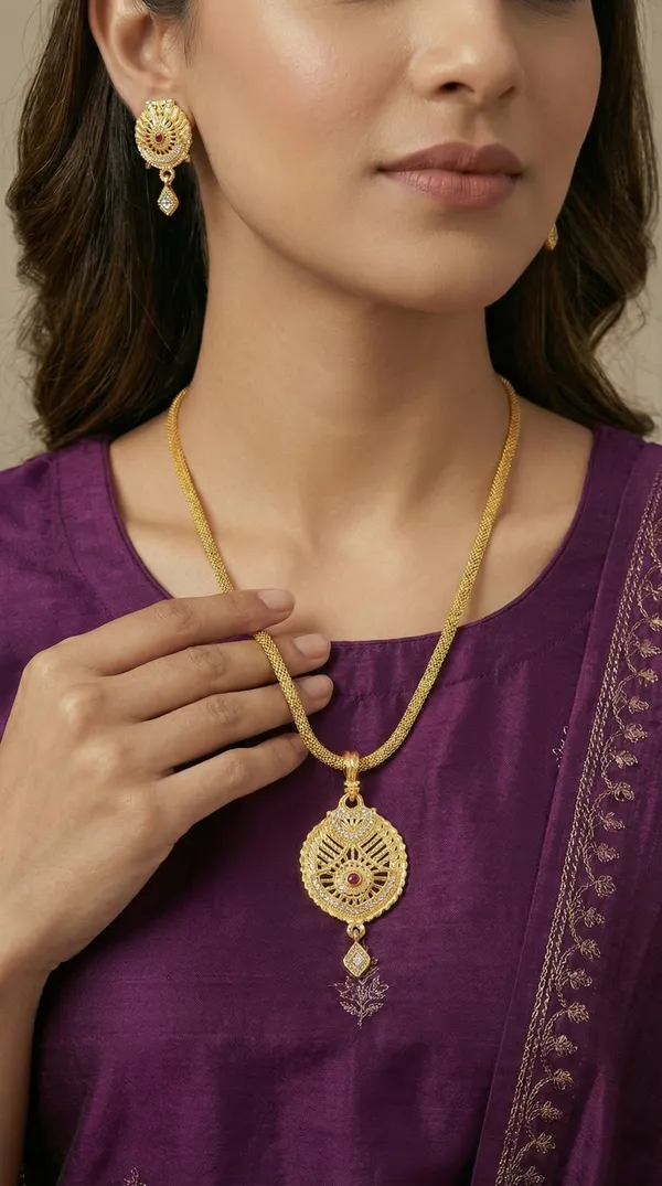 Micro_Gold_Plated_AD_Diamond_Studded_Fancy_Oval_Pendant_Set_with_Chain