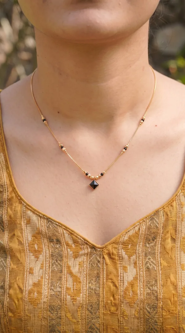 Gold-Toned_Black_Square_Crystal_Pendant_Necklace_for_Women