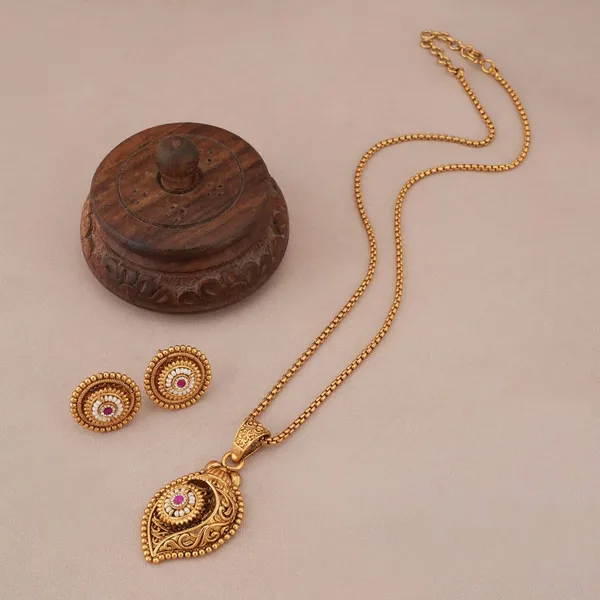 Antique_Gold_Leaf-Shaped_Pendant_Necklace_with_Round_Matching_Earrings_Set