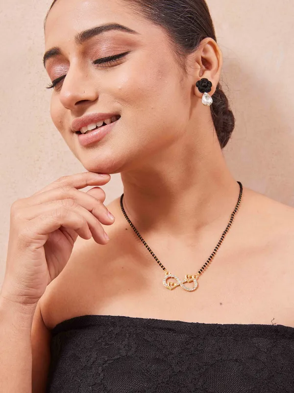 Rose_Gold_Mystic_Leaflet_Mangalsutra_For_Women