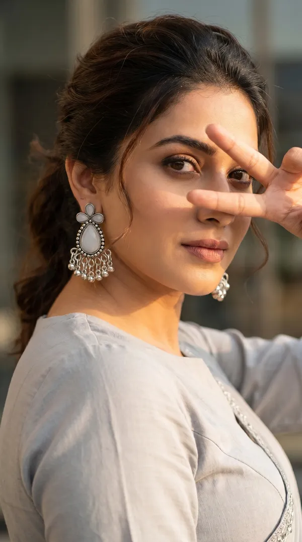 Elegant_Silver_Jhumka_Earrings_for_Women