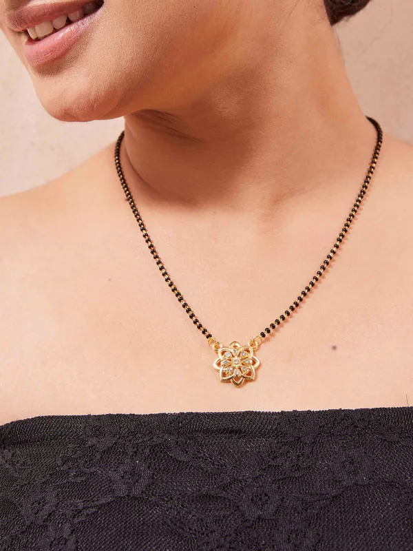Rose_Gold_Mystic_Leaflet_Mangalsutra_For_Women