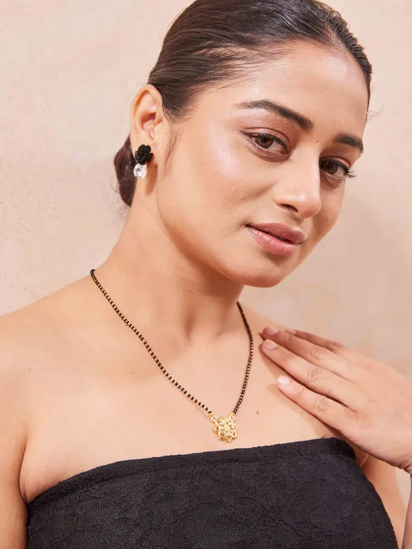 Rose_Gold_Mystic_Leaflet_Mangalsutra_For_Women