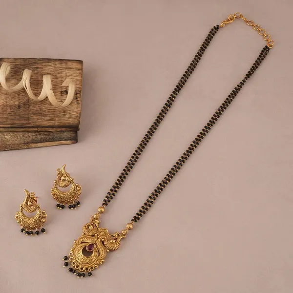 Micro_Gold_Plated_AD_Diamond_Studded_Fancy_Oval_Pendant_Set_with_Chain