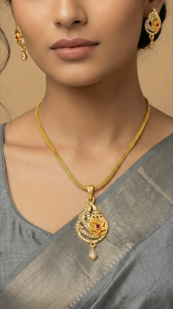 Micro_Gold_Plated_AD_Diamond_Studded_Fancy_Oval_Pendant_Set_with_Chain