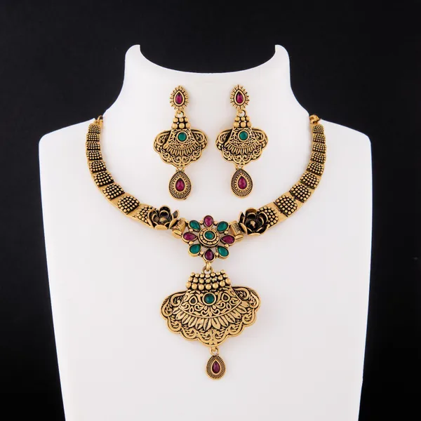 Peacock_Motif_Gold_Necklace_with_Multi_Stone_Floral_Pendant_Set