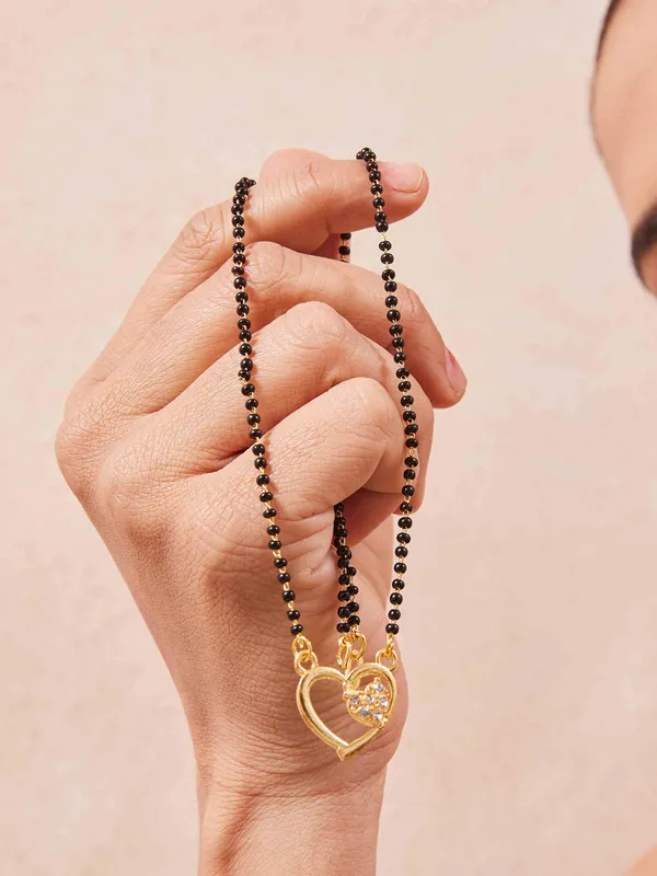 Rose_Gold_Mystic_Leaflet_Anti_Tarnish_Mangalsutra_For_Women