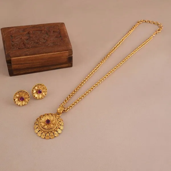 Micro_Gold_Plated_AD_Diamond_Studded_Fancy_Oval_Pendant_Set_with_Chain