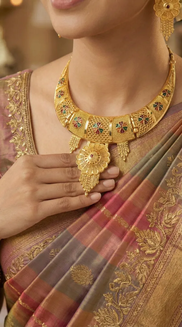 Traditional_Gold-Plated_Necklace_Set_with_Earrings