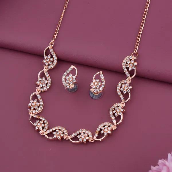 Elegant_Floral_Pattern_Diamond_Necklace_with_Matching_Earrings_Set