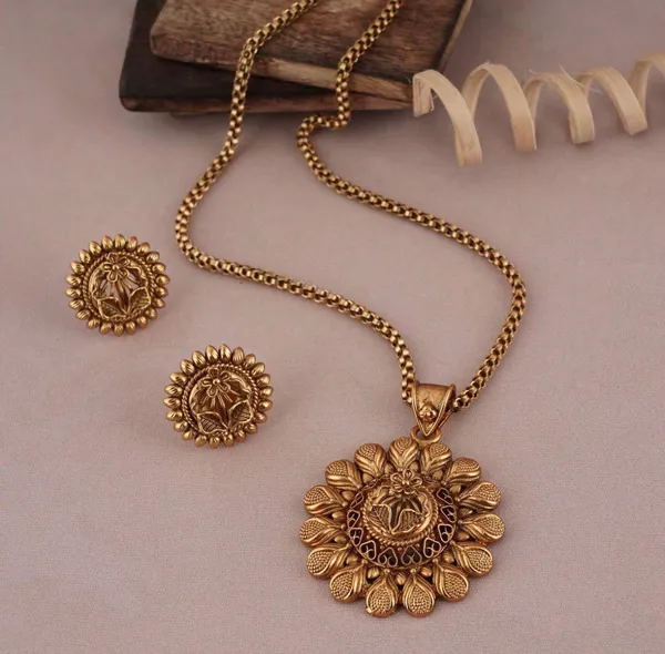 Antique_Gold_Floral_Leaf_Motif_Pendant_Necklace_Set