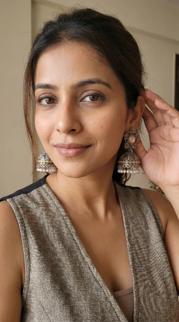 Elegant_Silver_Jhumka_Earrings_for_Women