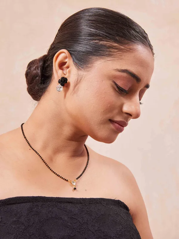 Rose_Gold_Mystic_Leaflet_Anti_Tarnish_Mangalsutra_For_Women